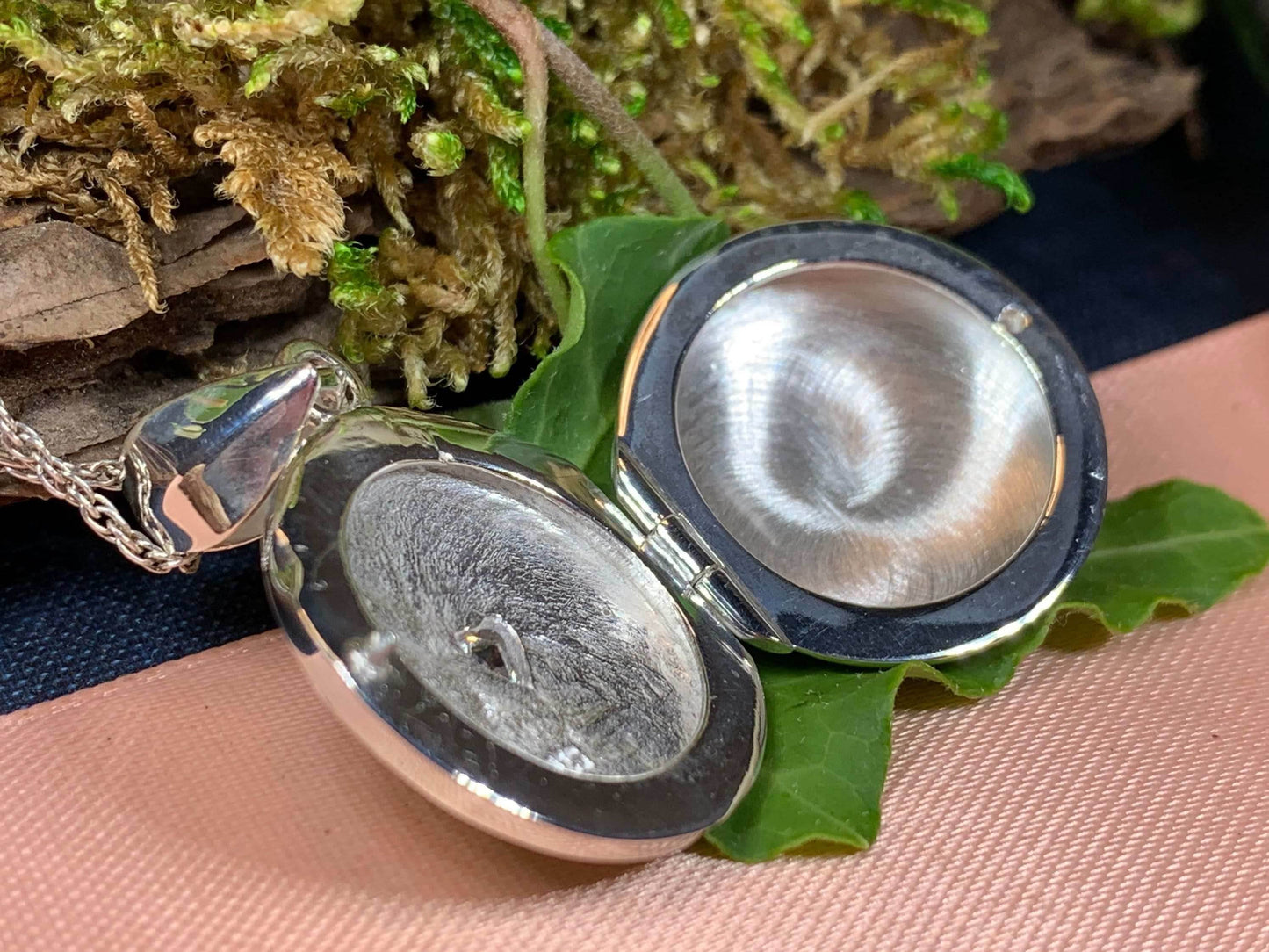 Shamrock Locket Necklace - 18