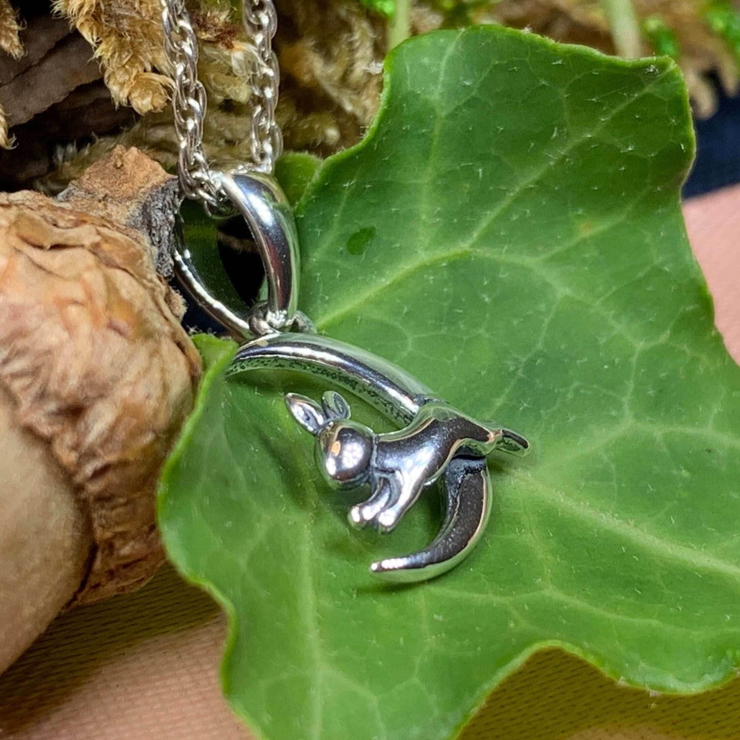 Roxy Rabbit Moon Necklace - 18