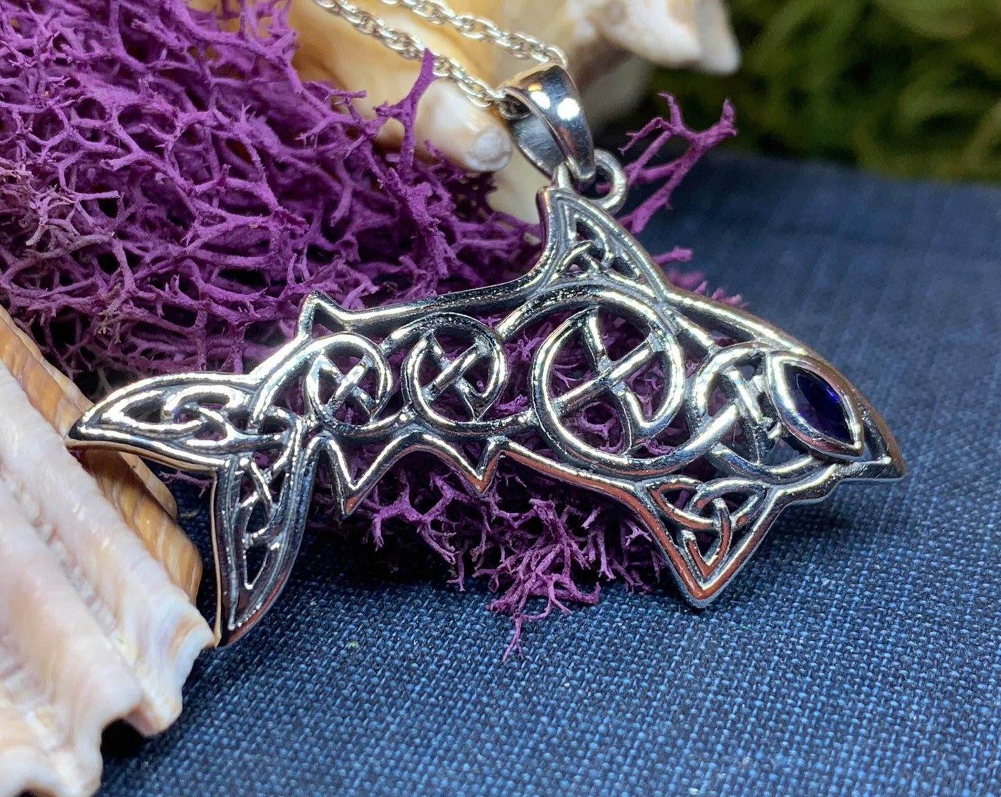 Cadmael Celtic Shark Necklace - 18