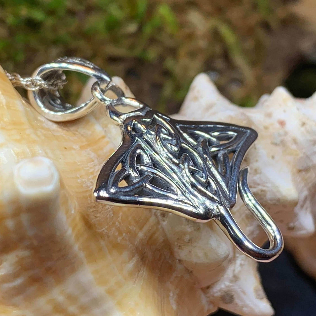 Muir Manta Ray Necklace - 18