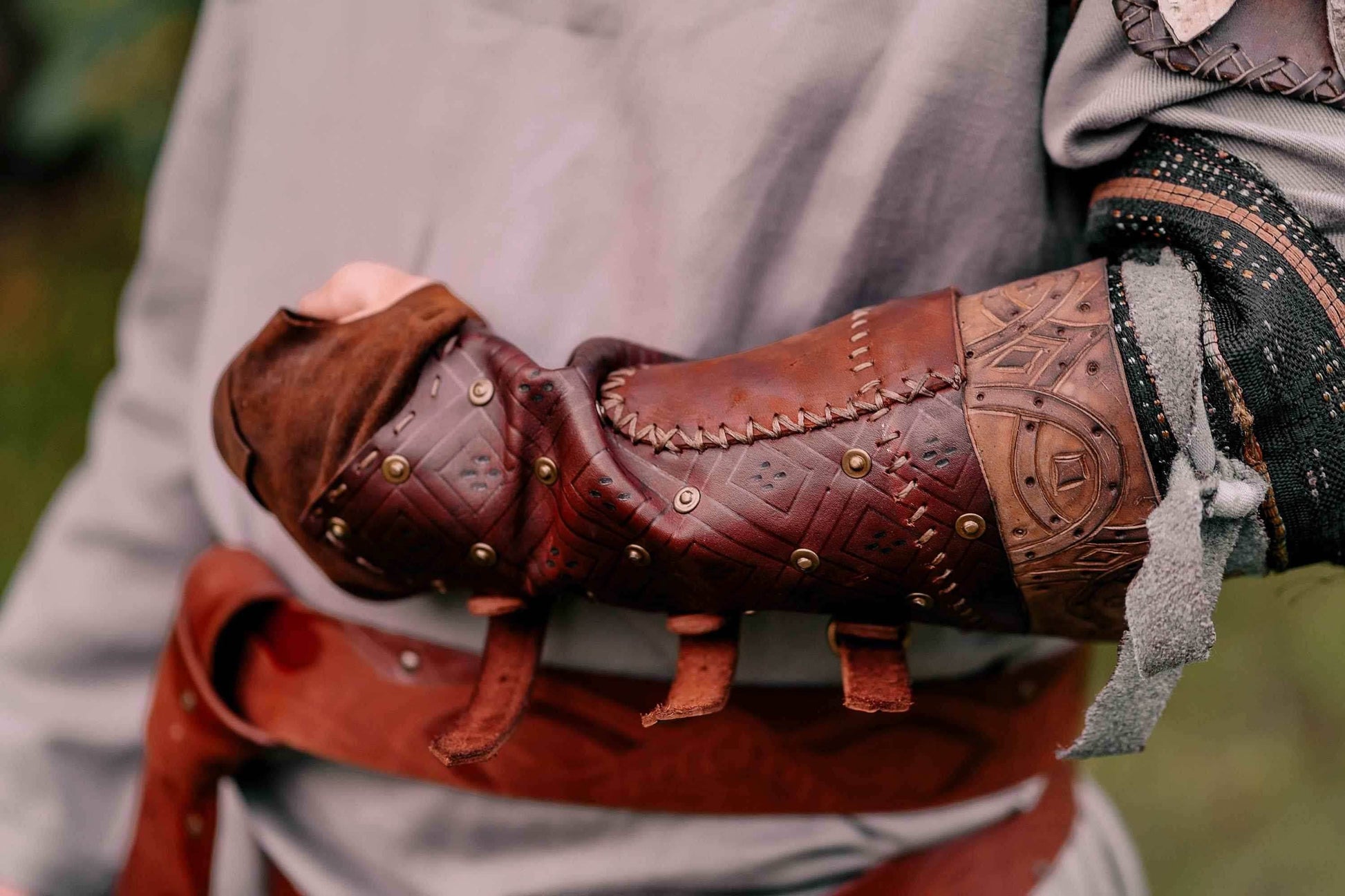 Robin Hood leather bracers - For two hands