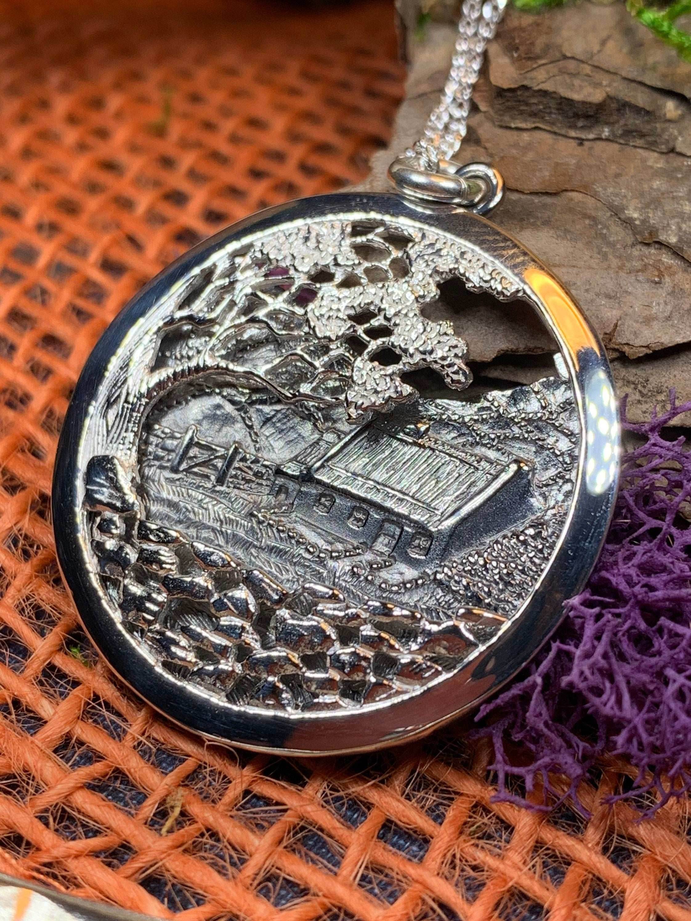 Quiet Man Irish Cottage Necklace - 18