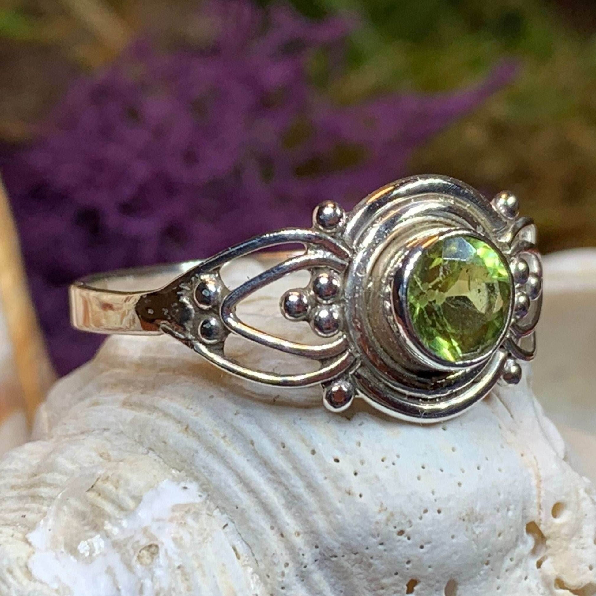 Mayna Celtic Ring - Peridot / 7