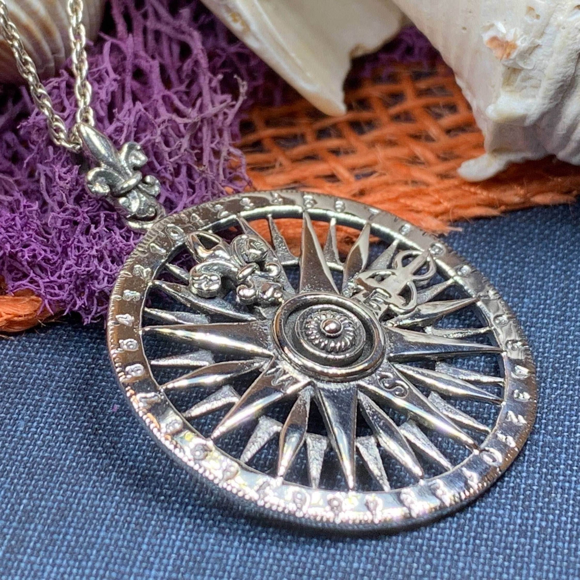 Wonderful Journey Compass Necklace - 18