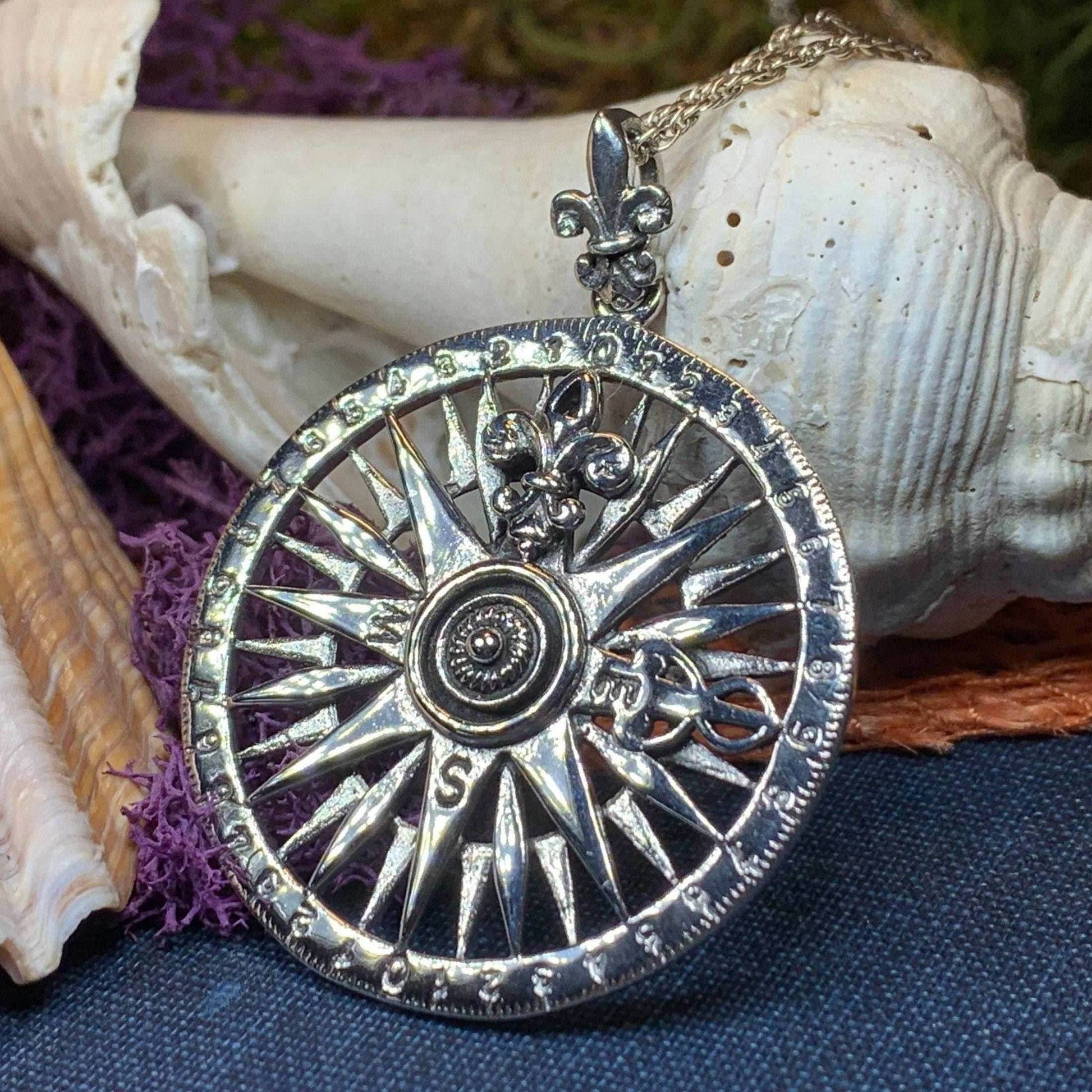 Wonderful Journey Compass Necklace - 18