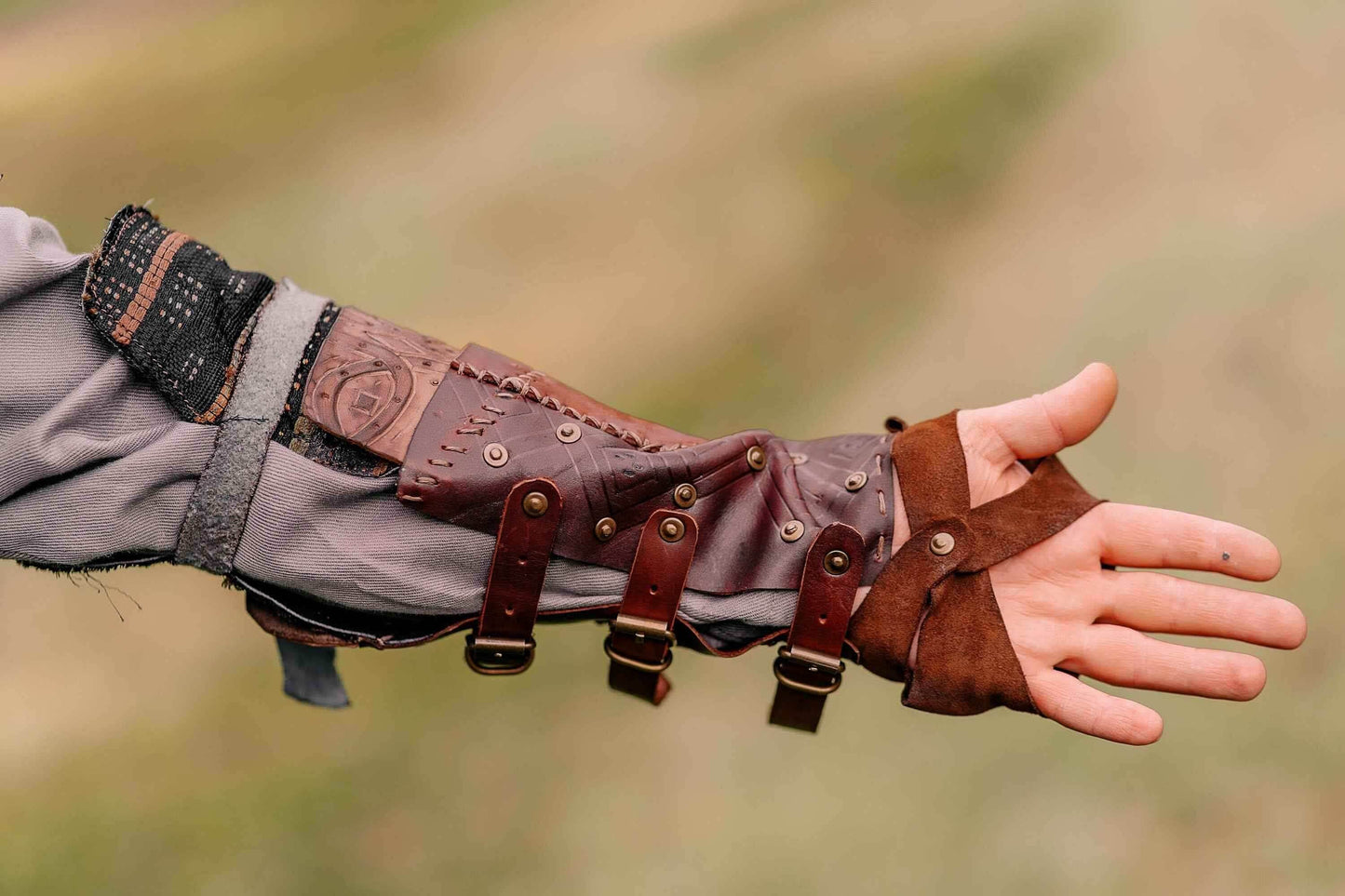 Robin Hood leather bracers - For two hands