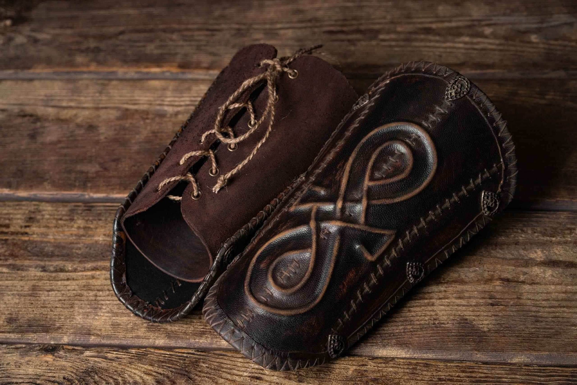 Viking leather bracers - Brown / One bracer