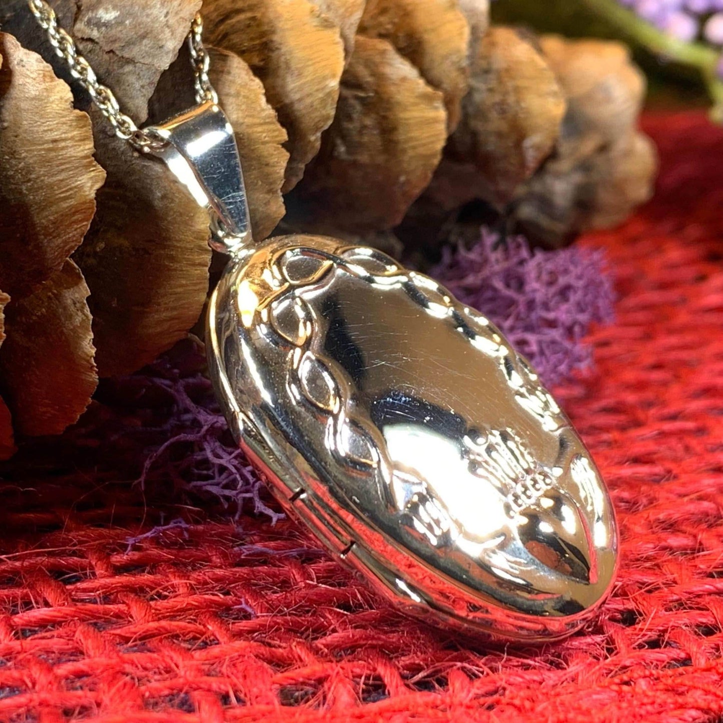 Oval Claddagh Locket Necklace - 18