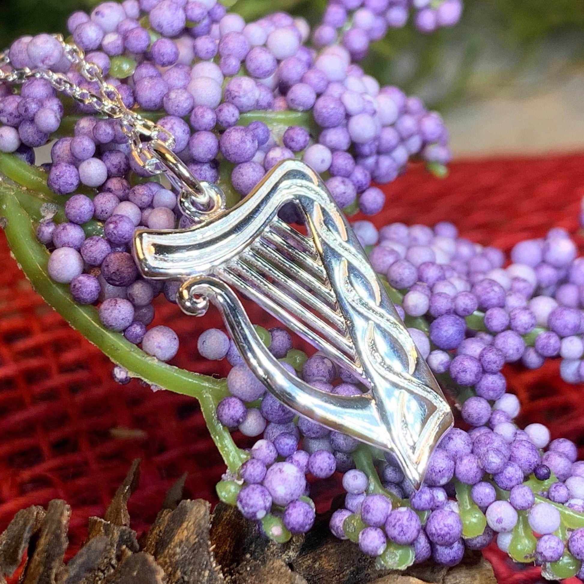 Alianna Irish Harp Necklace - 18