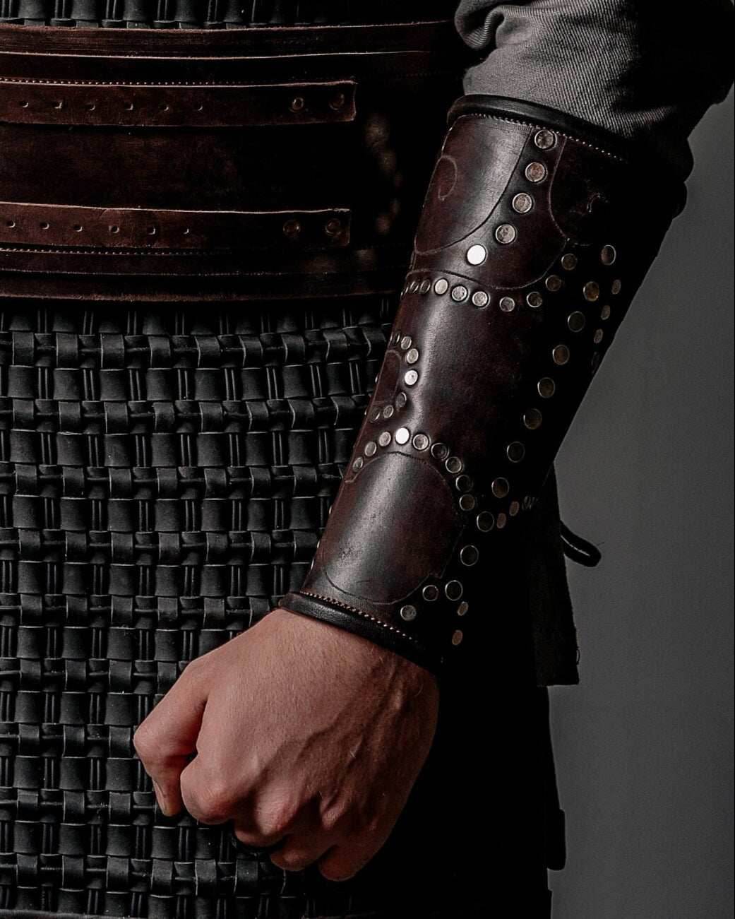 Uhtred leather bracers (Last Kingdom) - brown (as pictured) / For two hands