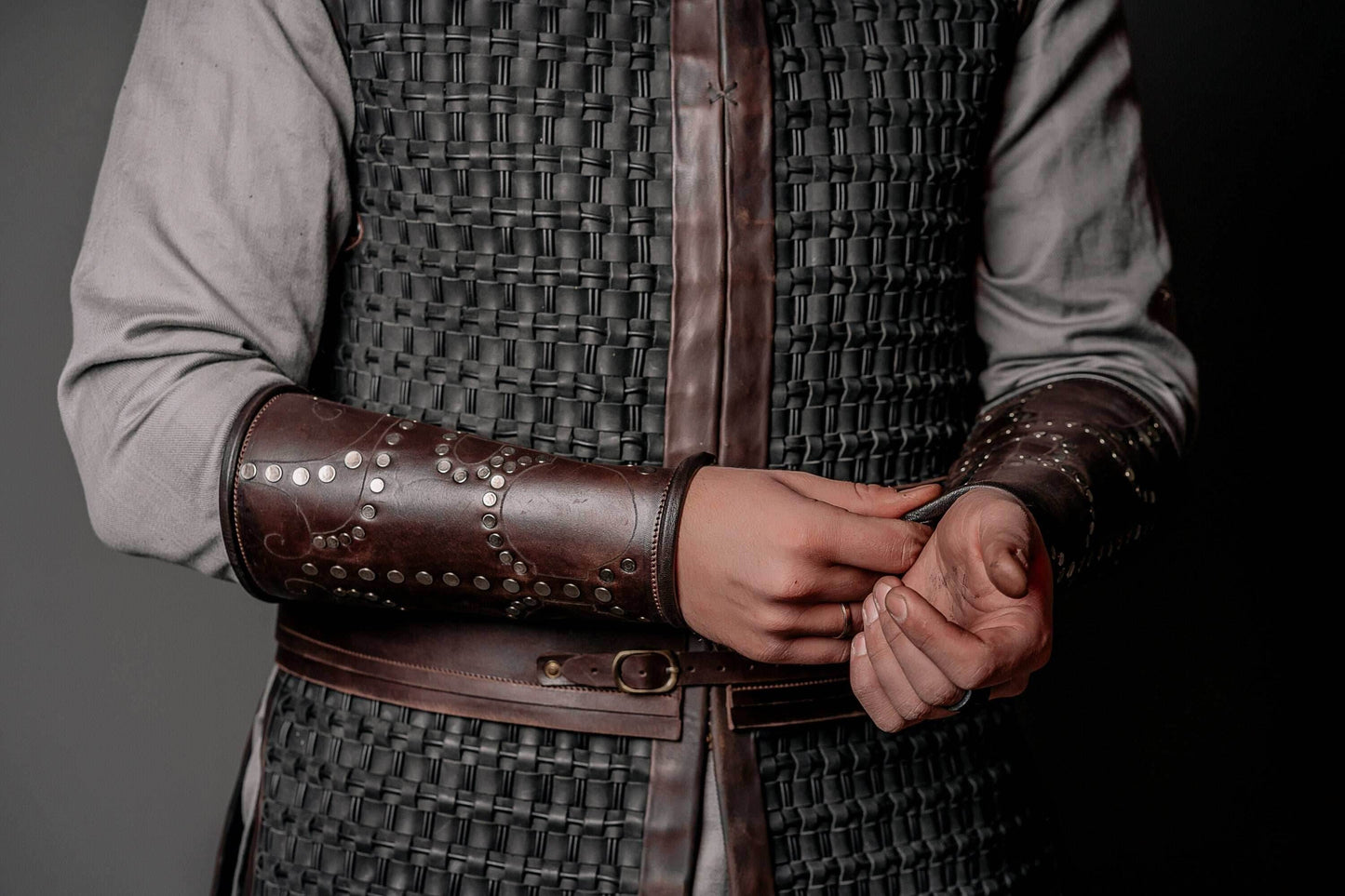 Uhtred leather bracers (Last Kingdom) - brown (as pictured) / For two hands