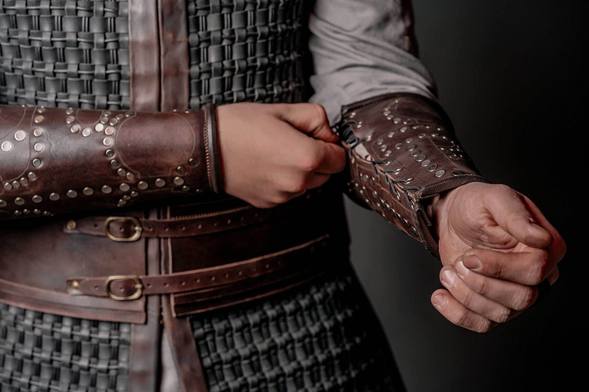 Uhtred leather bracers (Last Kingdom) - brown (as pictured) / For two hands