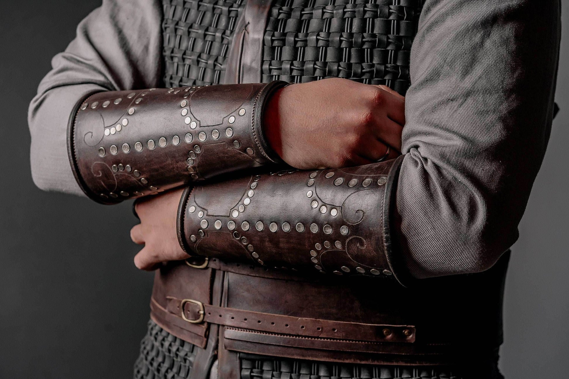 Uhtred leather bracers (Last Kingdom) - brown (as pictured) / For two hands