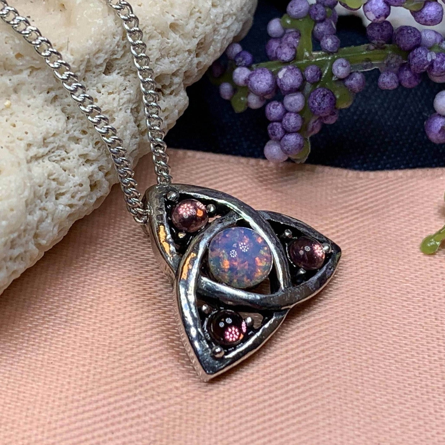 Elven Trinity Knot Necklace - Amethyst