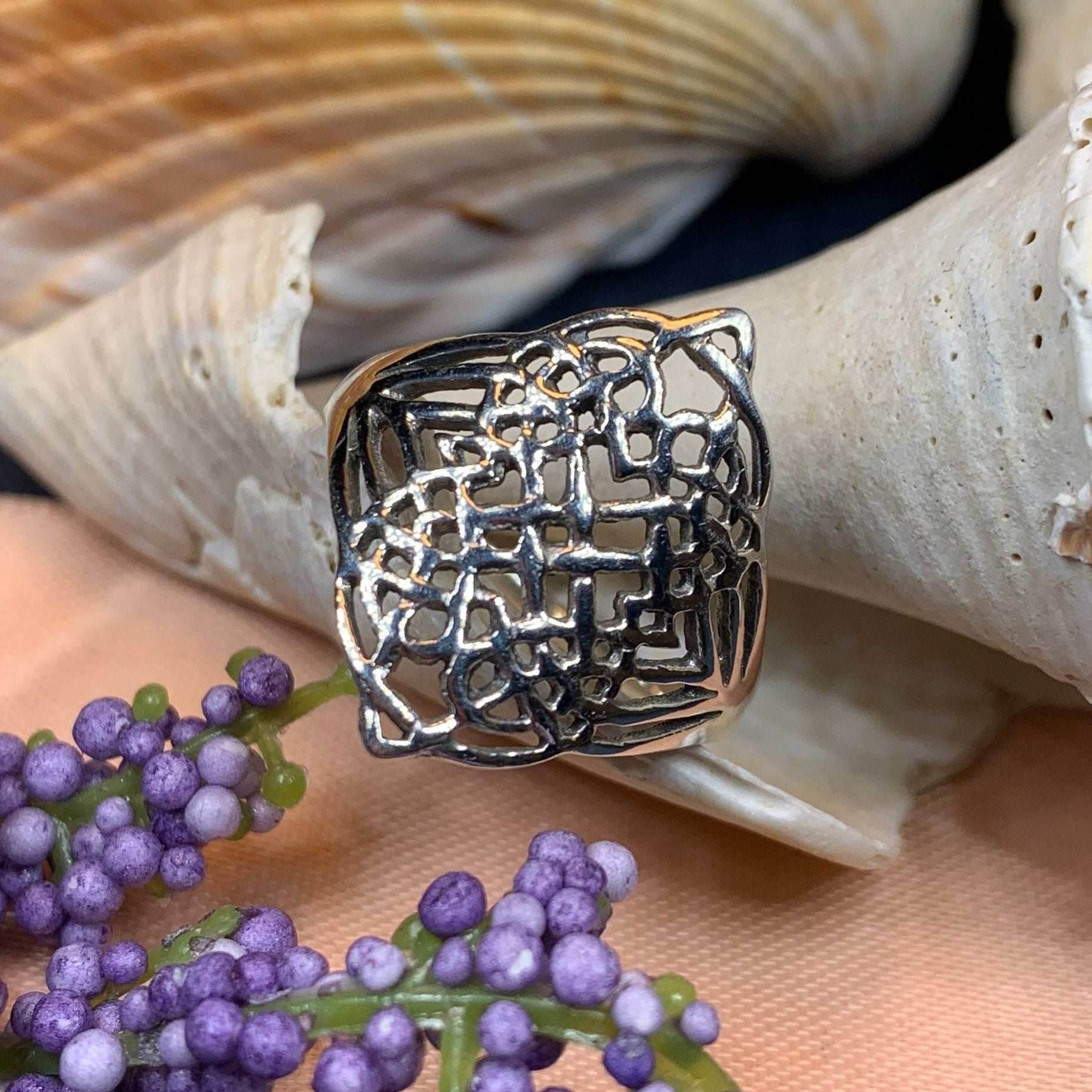 Corriander Celtic Knot Ring - 8