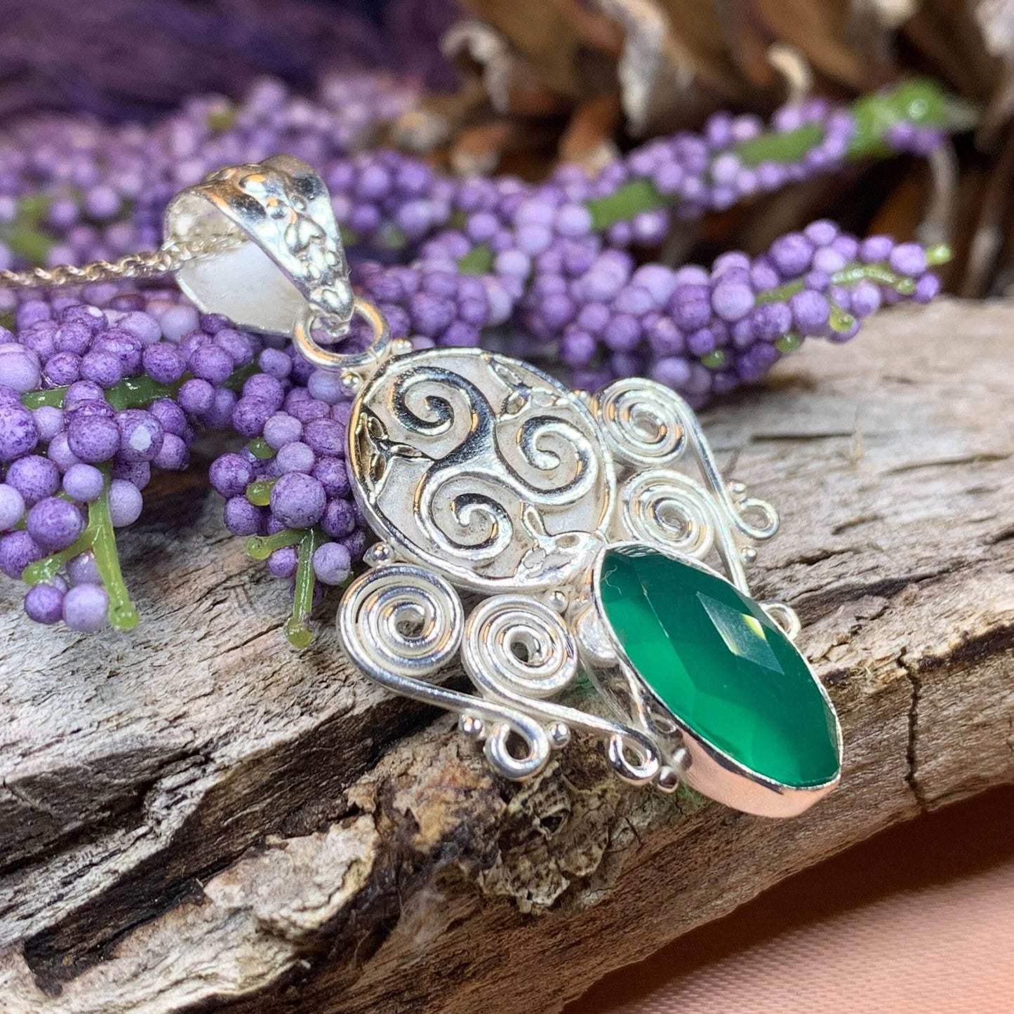 Lyria Celtic Triple Spiral Necklace - 18 / Azurite