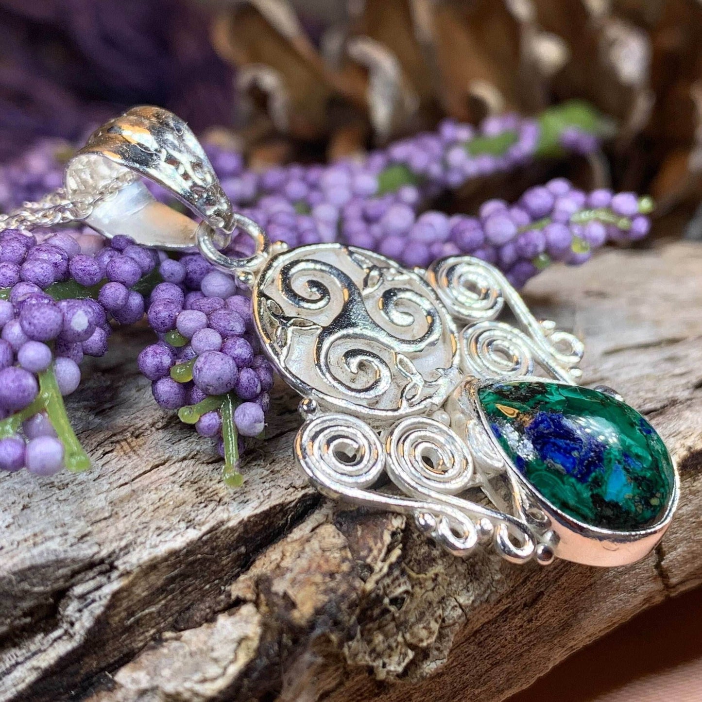 Lyria Celtic Triple Spiral Necklace - 18 / Azurite