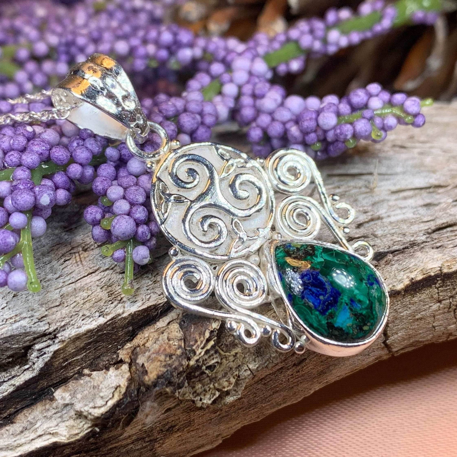 Lyria Celtic Triple Spiral Necklace - 18 / Azurite