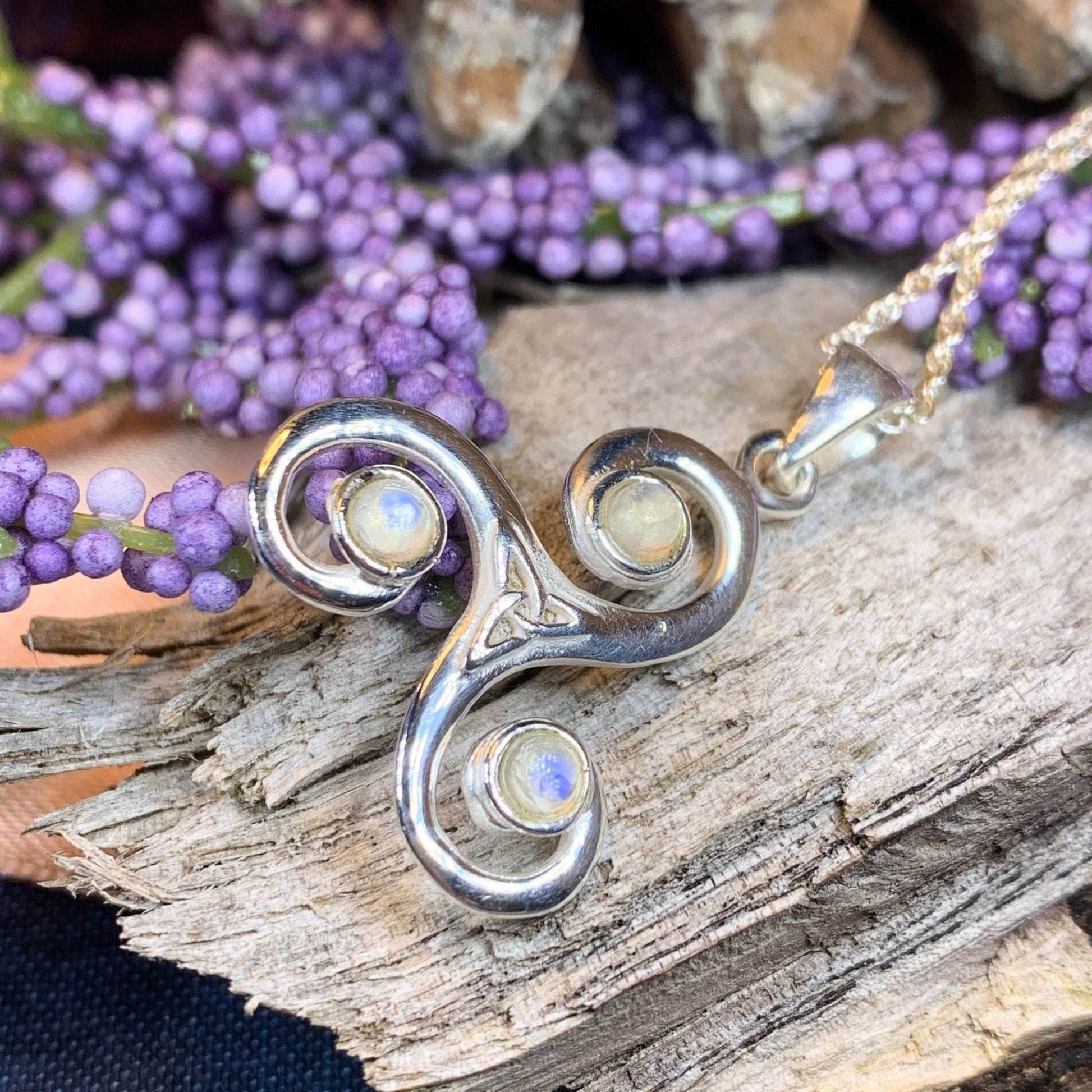 Jennie Celtic Spiral Necklace - 18 / Chalcedony