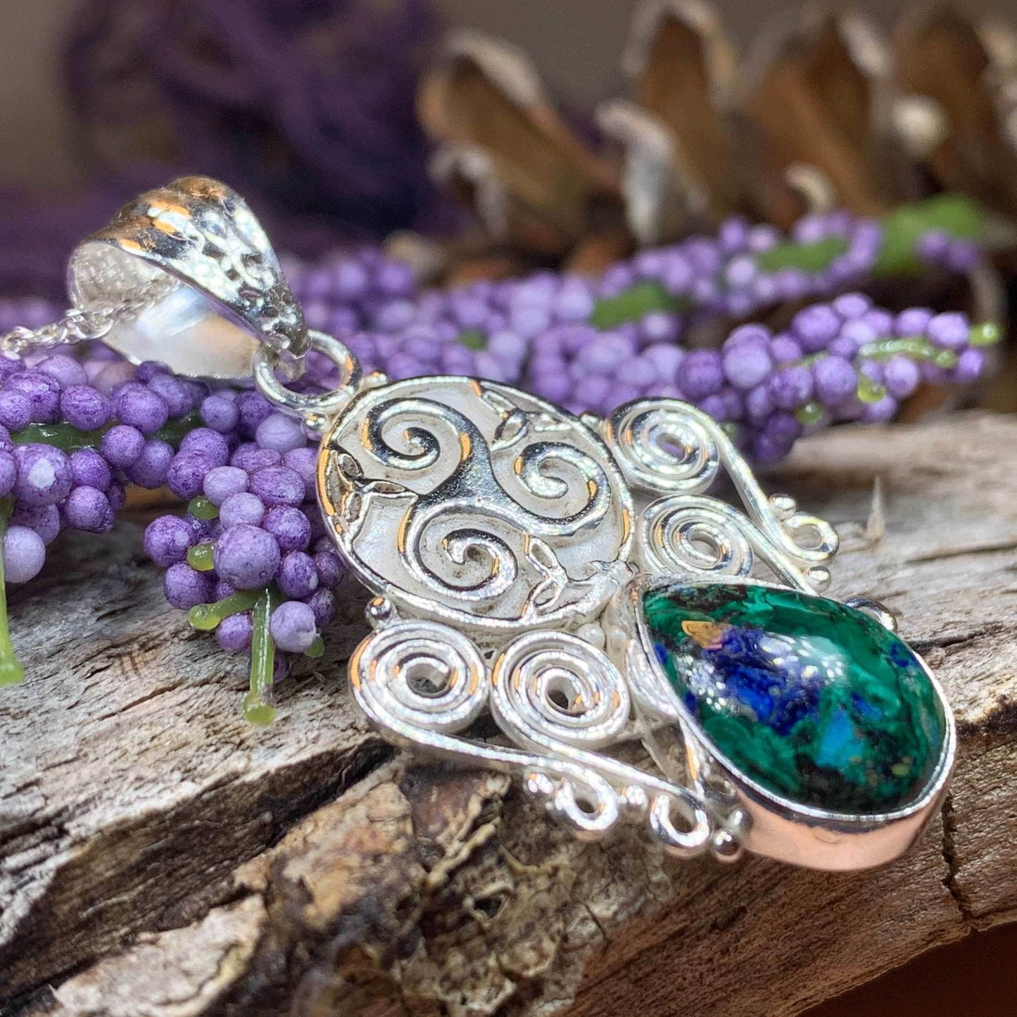 Lyria Celtic Triple Spiral Necklace - 18 / Azurite