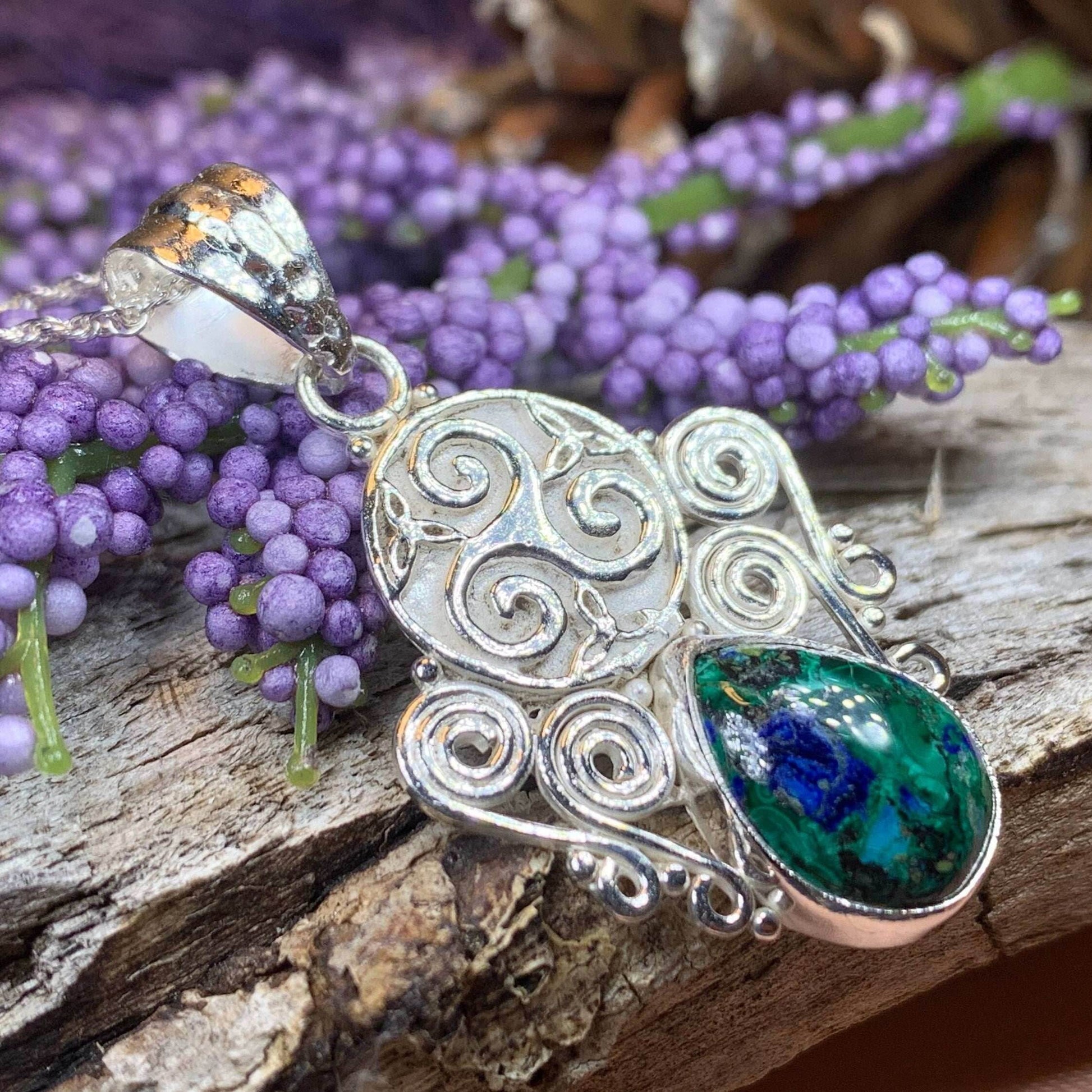 Lyria Celtic Triple Spiral Necklace - 18 / Azurite