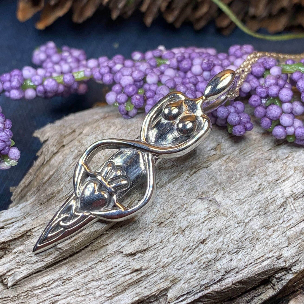 Danu Claddagh Necklace - 18