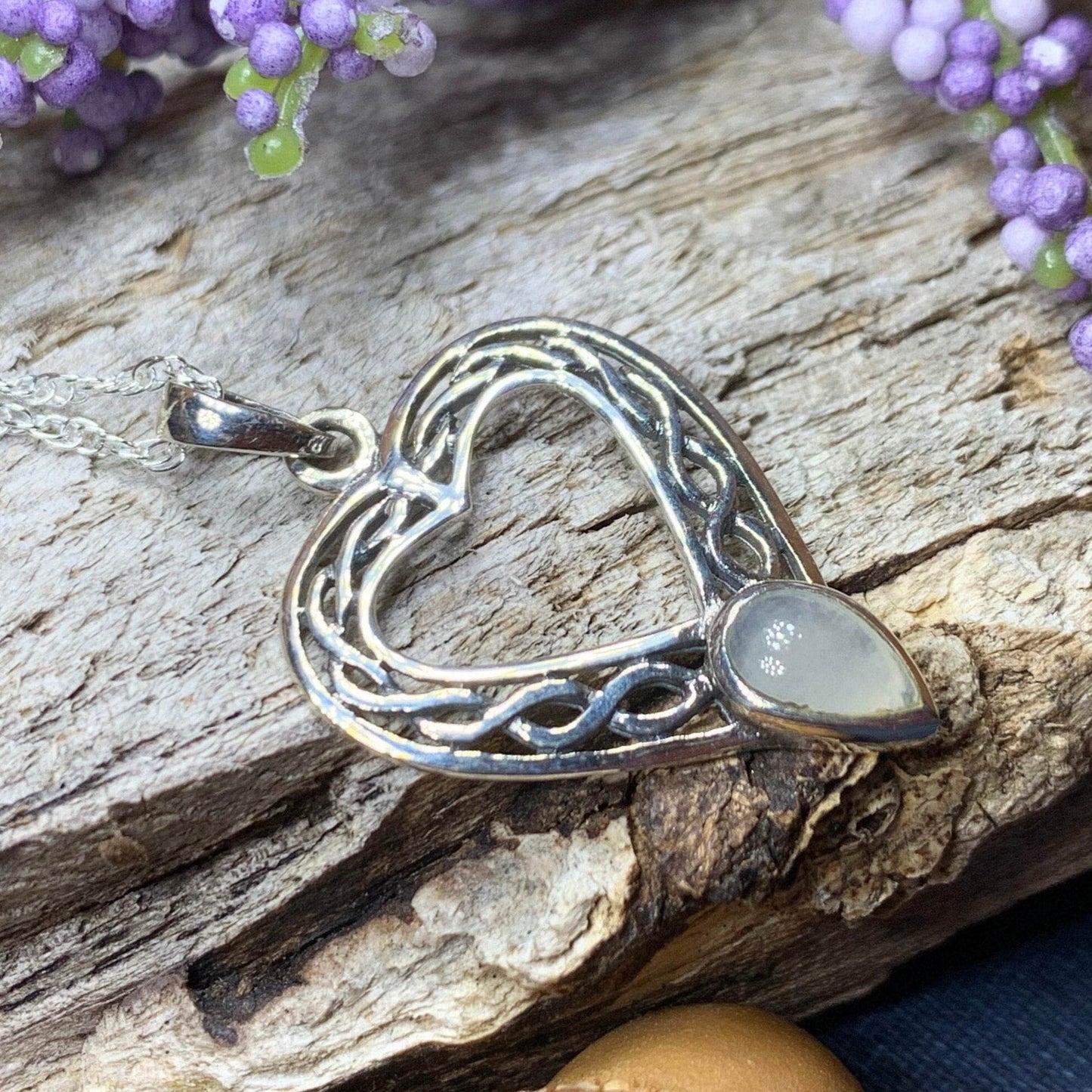 Jonet Celtic Heart Necklace - 18