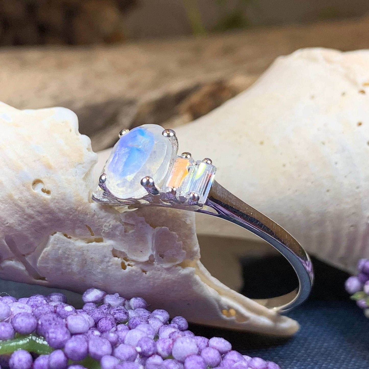Luna Di Moonstone Ring, - 10 / Moonstone Side