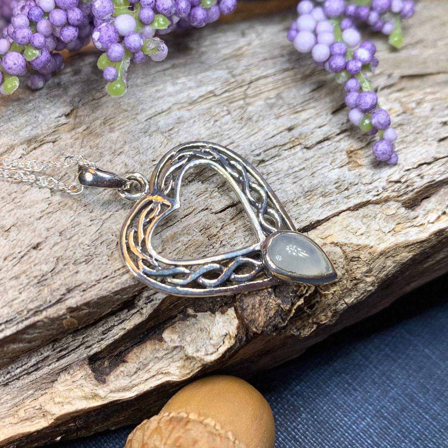 Jonet Celtic Heart Necklace - 18