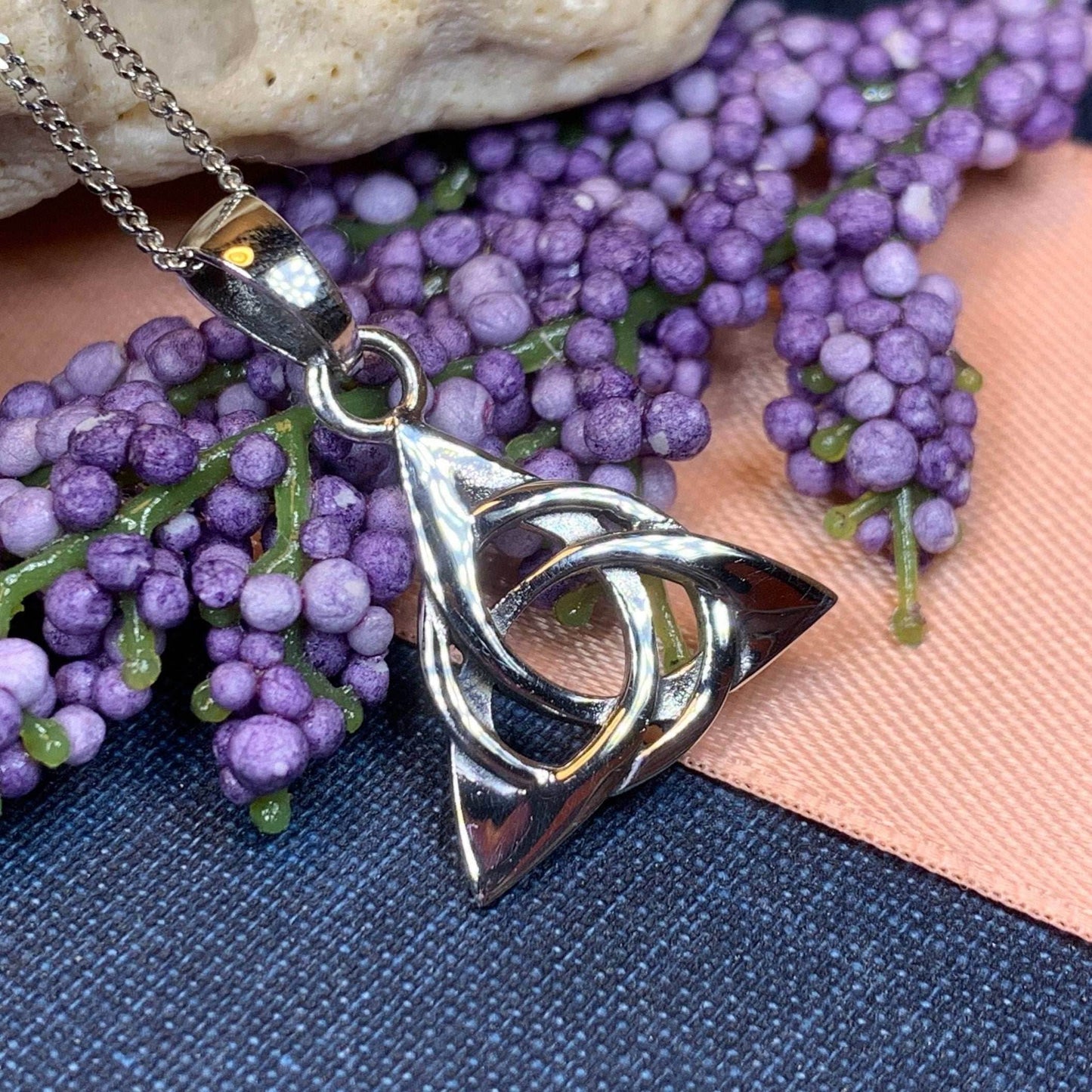 Elaine Trinity Knot Necklace - 18