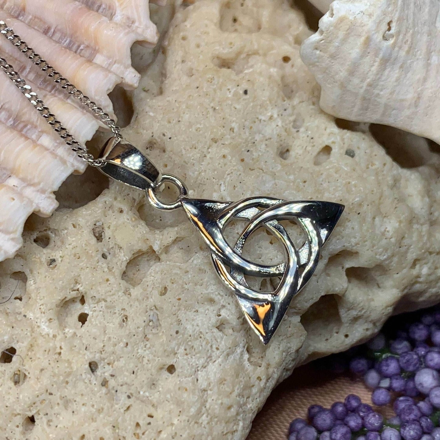 Elaine Trinity Knot Necklace - 18