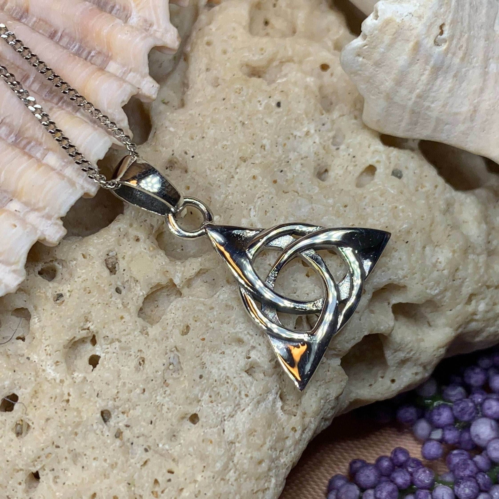 Elaine Trinity Knot Necklace - 18