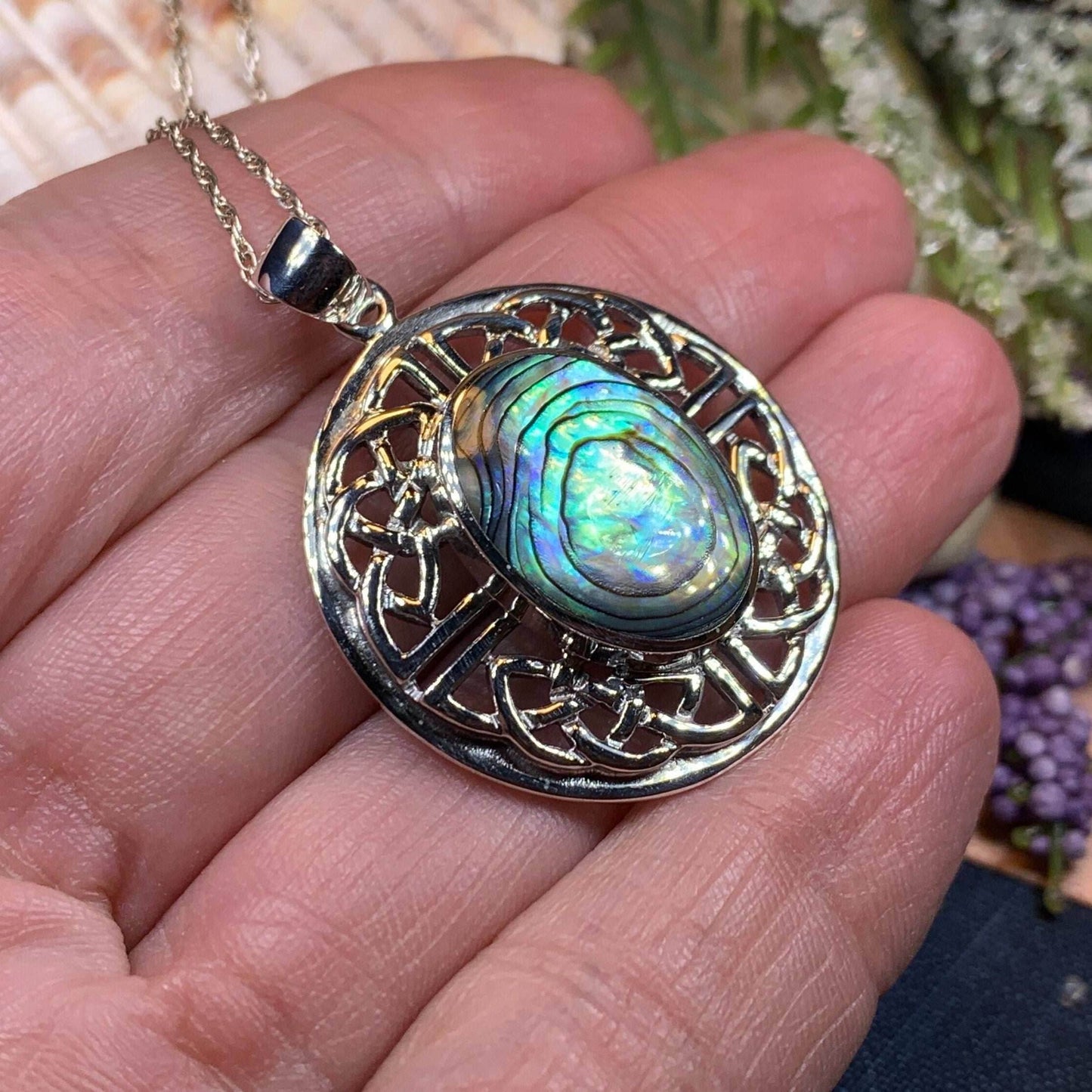 Mariot Celtic Knot Necklace - Abalone Shell / 18