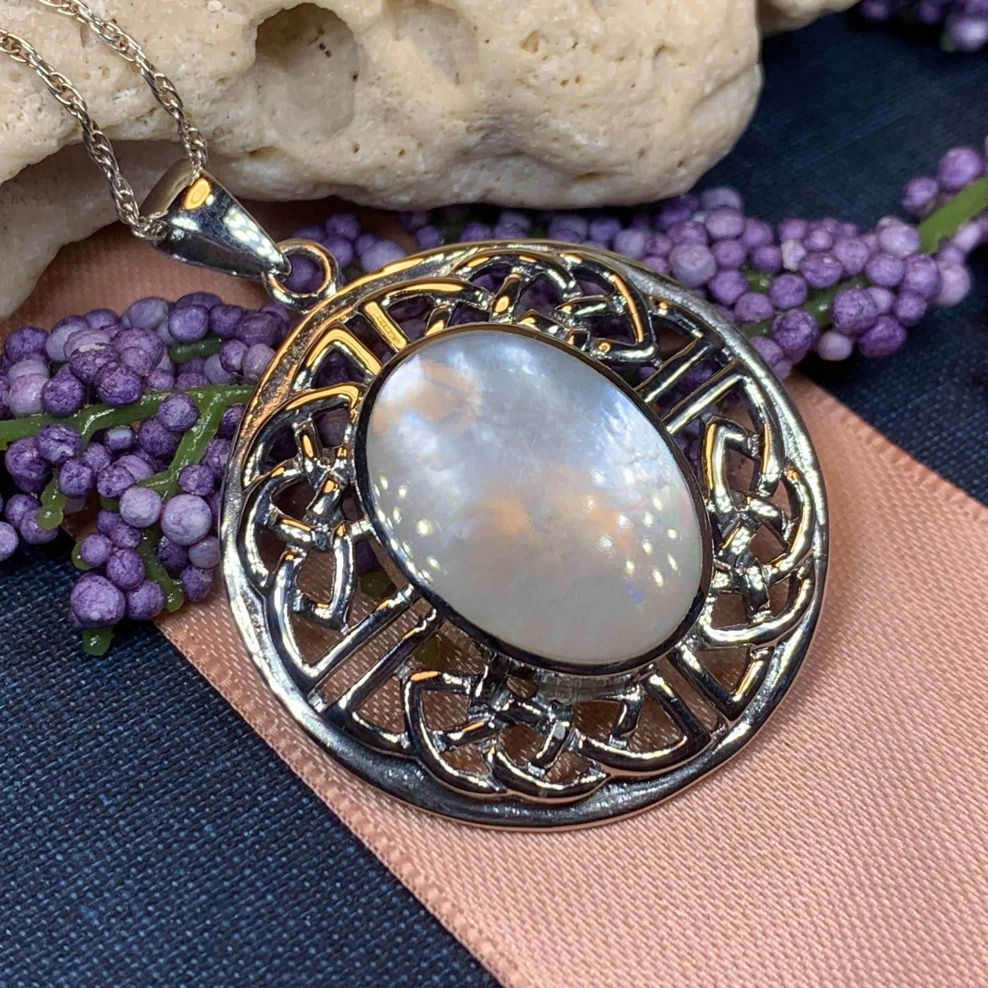 Mariot Celtic Knot Necklace - Abalone Shell / 18
