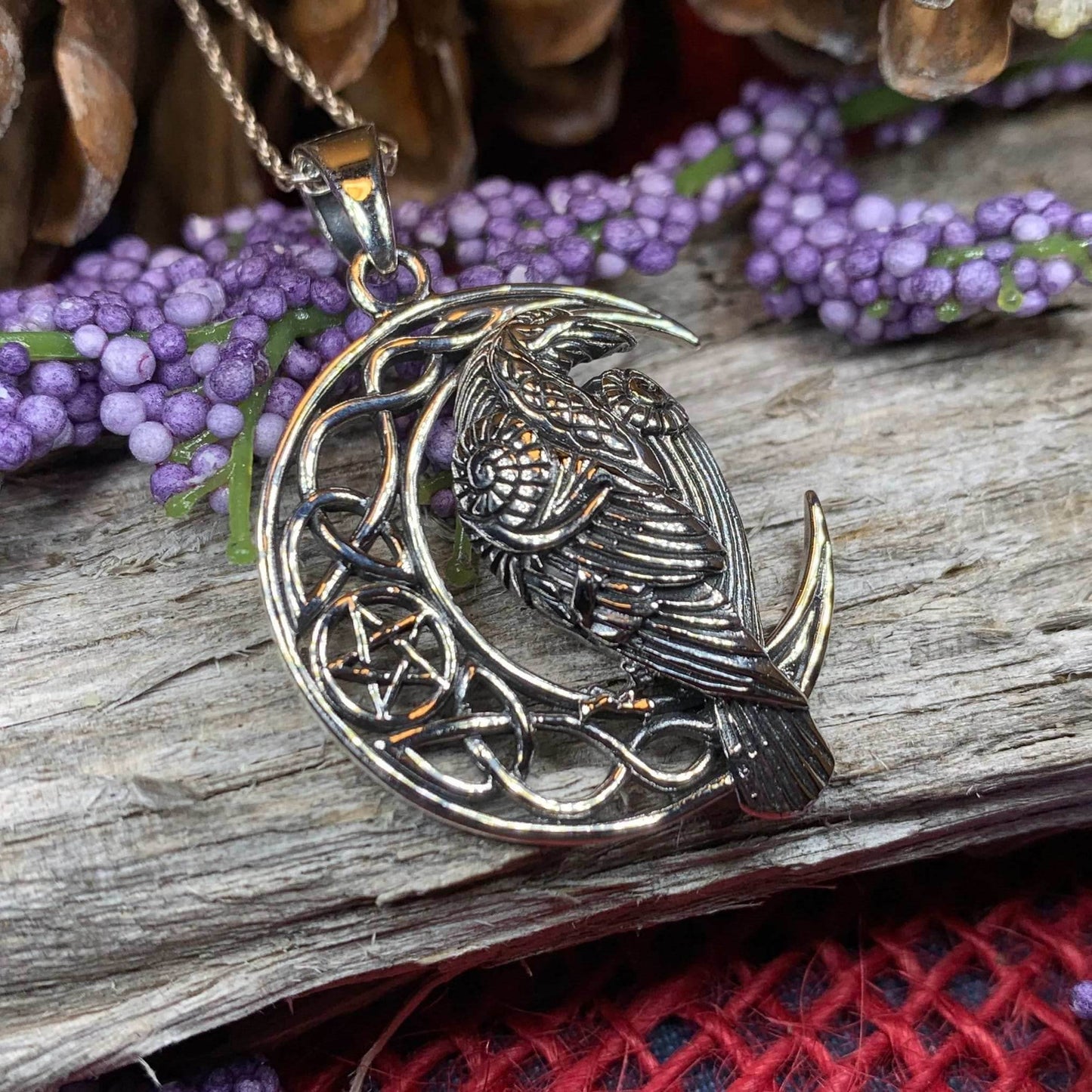 Nightwatcher Celtic Raven Necklace - 18