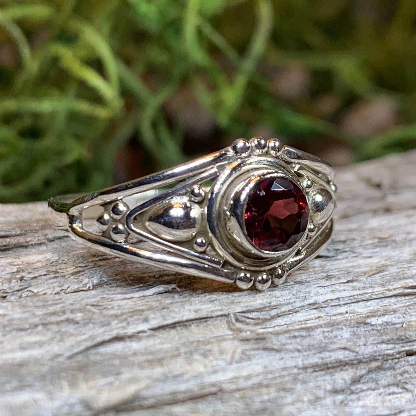 Klarina Celtic Ring - 7 / Garnet