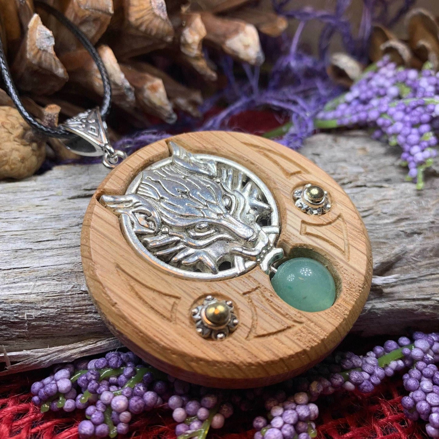 Iroko Forest Wolf Necklace - 