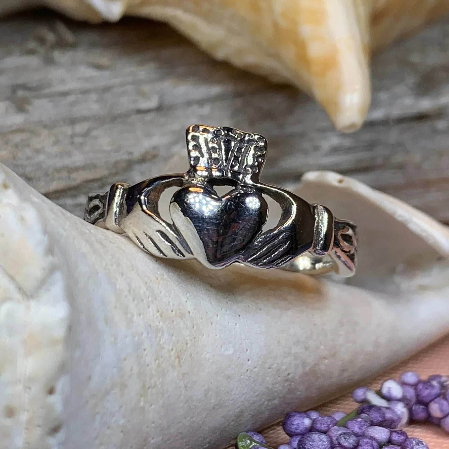 Fossa Claddagh Ring - 6