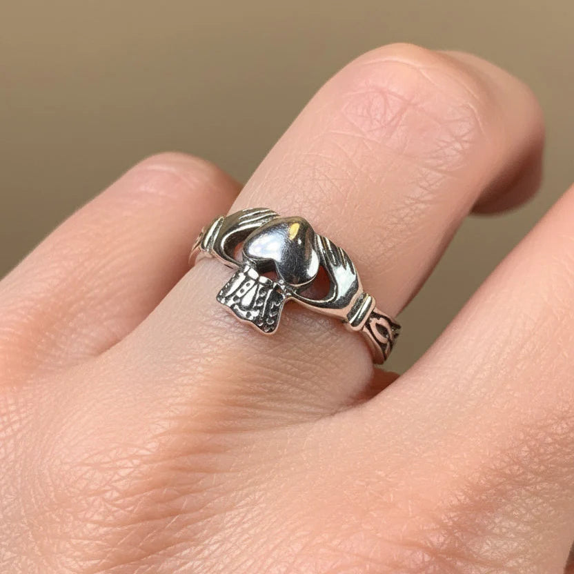 Fossa Claddagh Ring