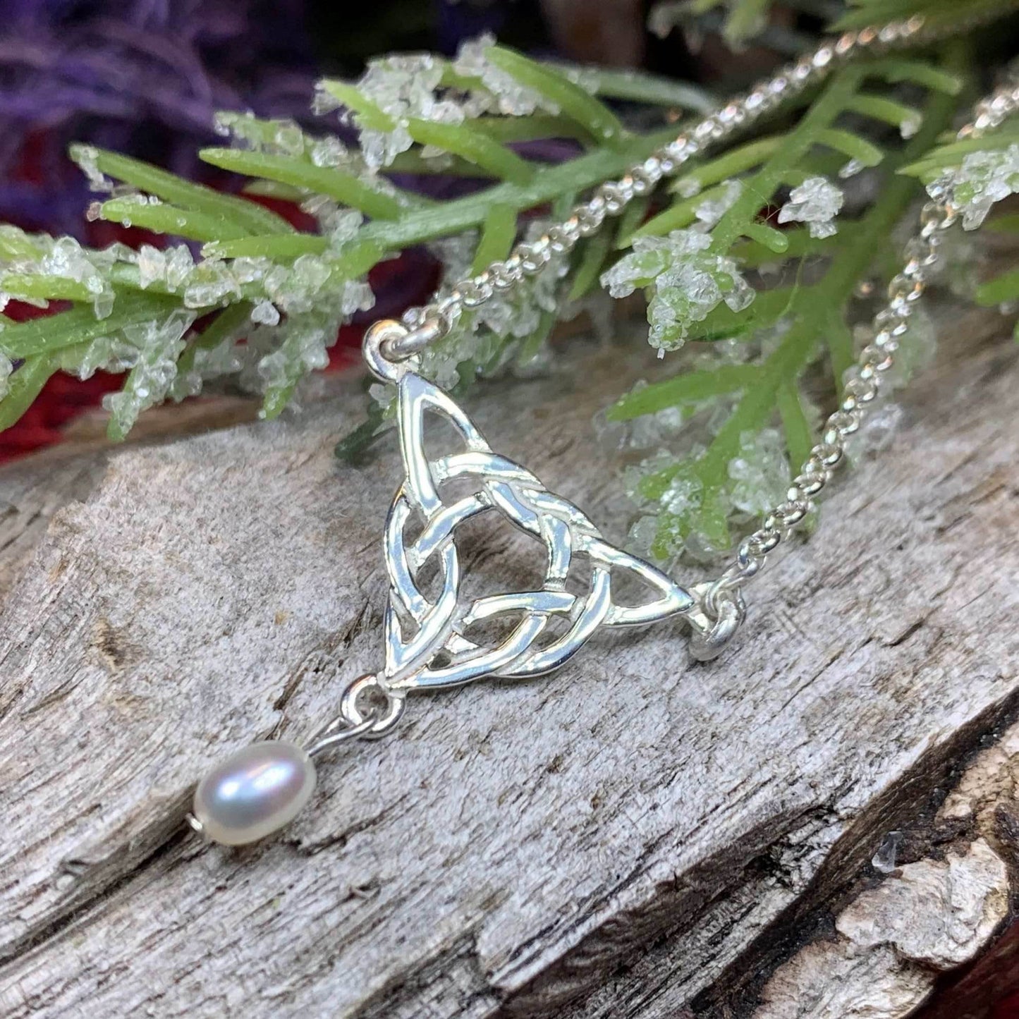 Neamhnaid Celtic Knot Pearl Necklace - 