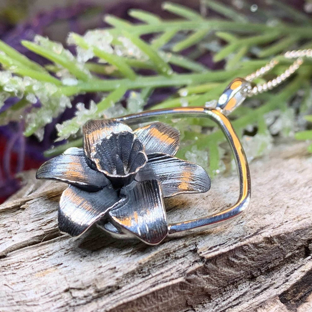 Snowdonia Daffodil Necklace - 18