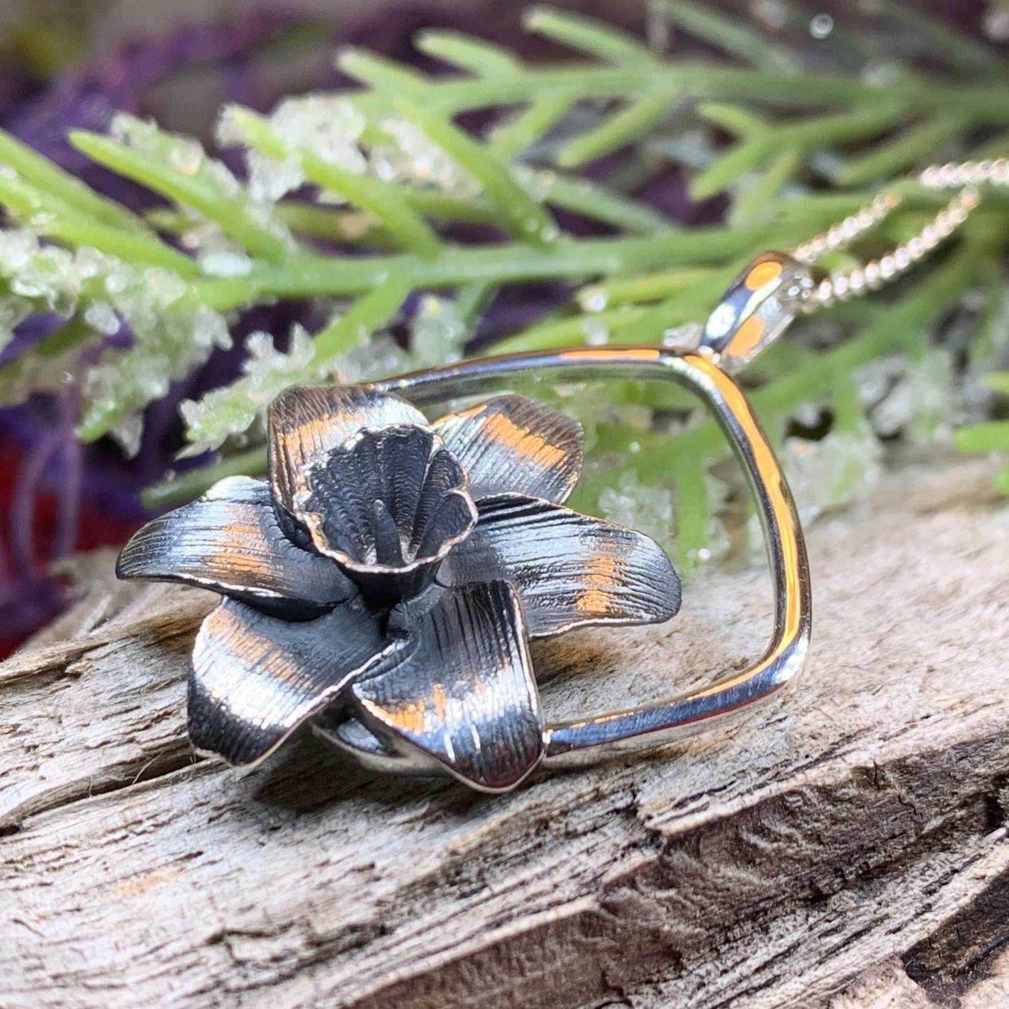 Snowdonia Daffodil Necklace - 18