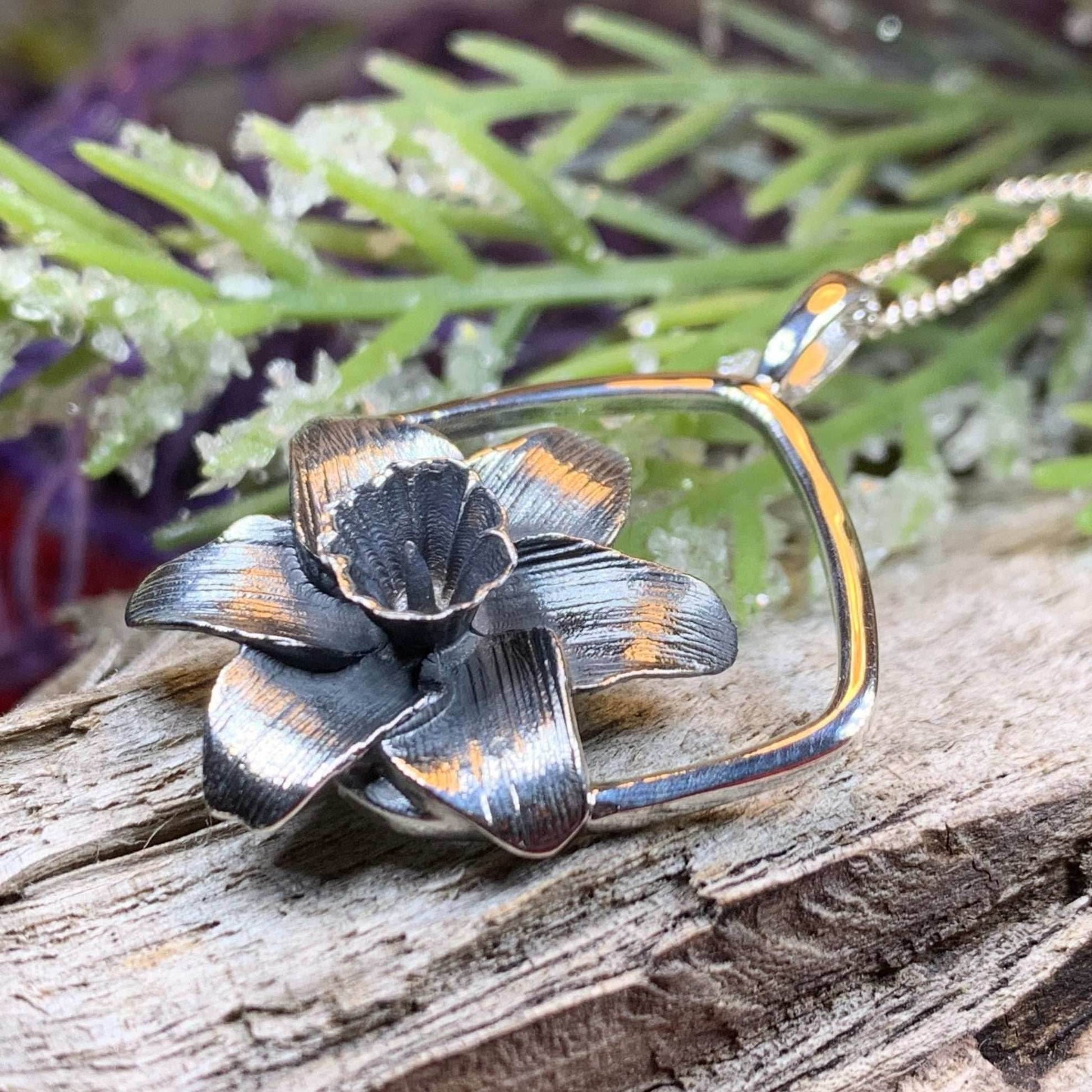 Snowdonia Daffodil Necklace - 18