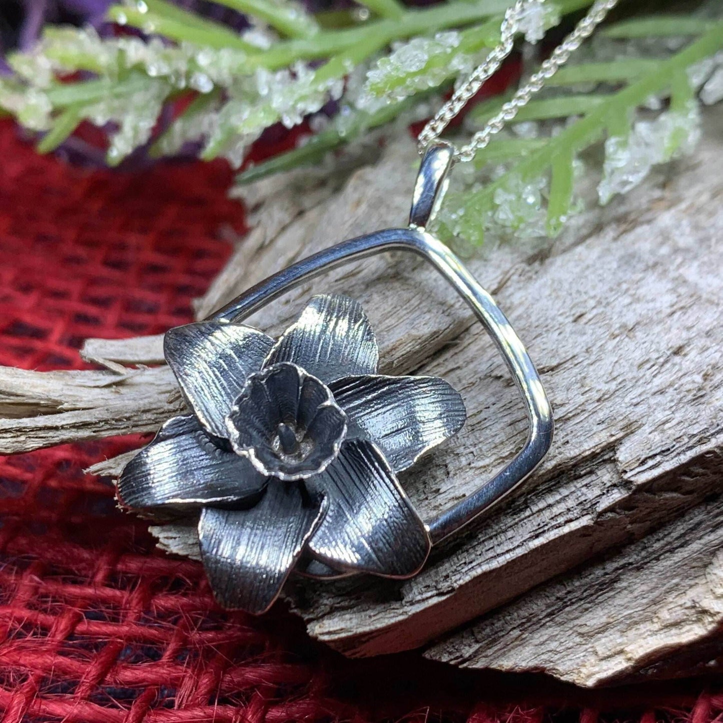 Snowdonia Daffodil Necklace - 18