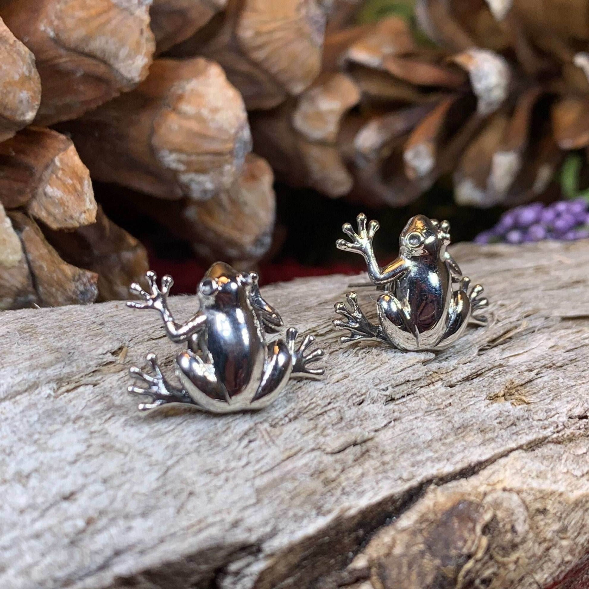 Shayla Frog Post Earrings - 