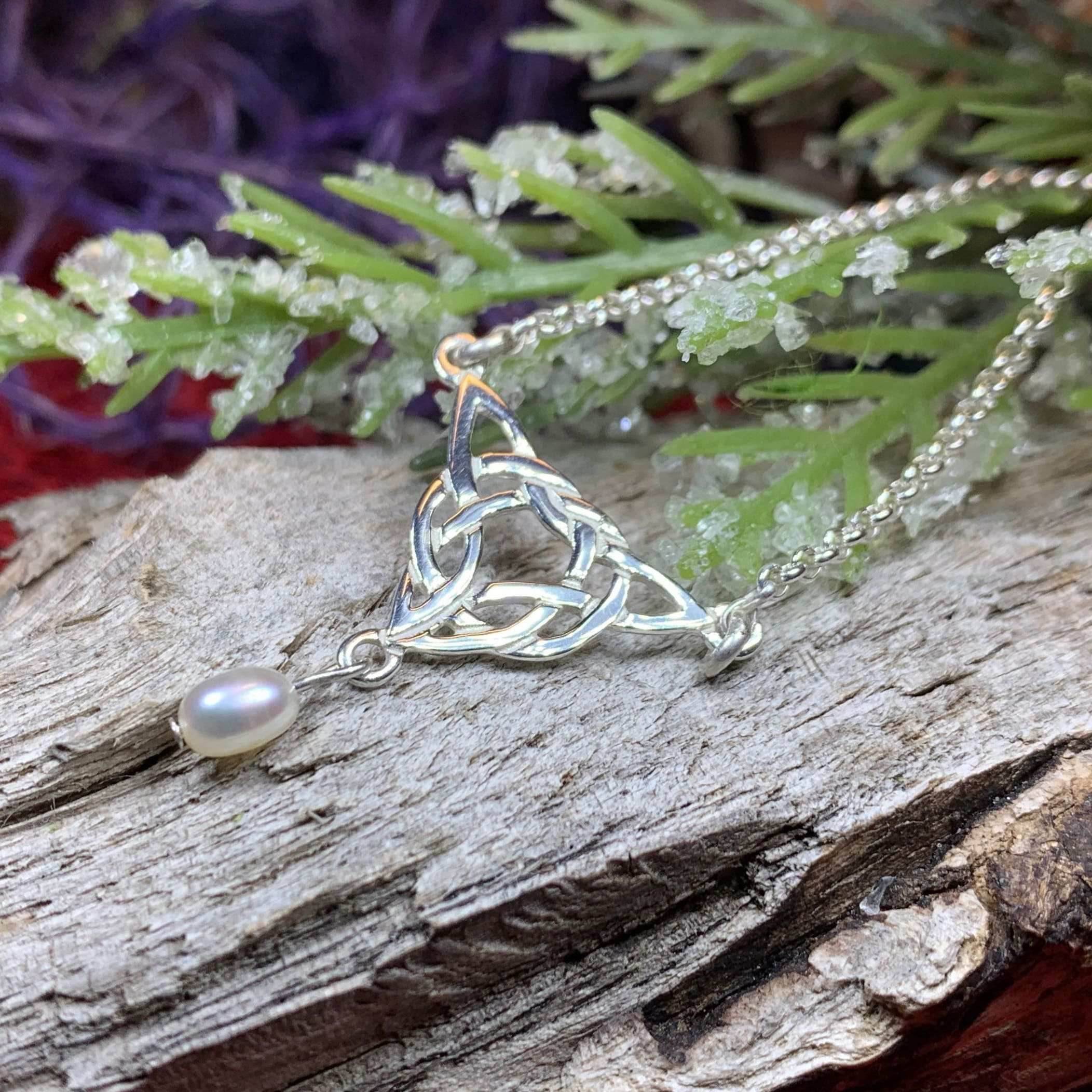 Neamhnaid Celtic Knot Pearl Necklace - 