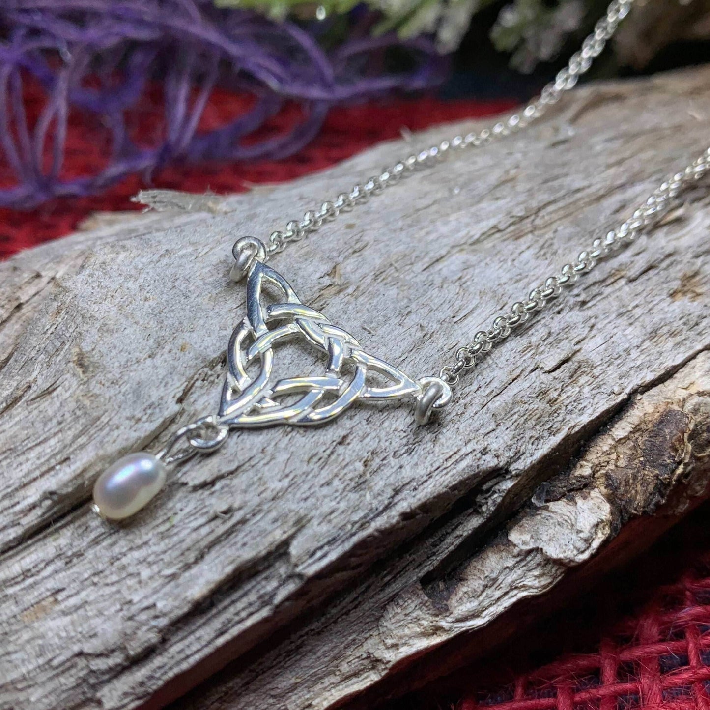 Neamhnaid Celtic Knot Pearl Necklace - 