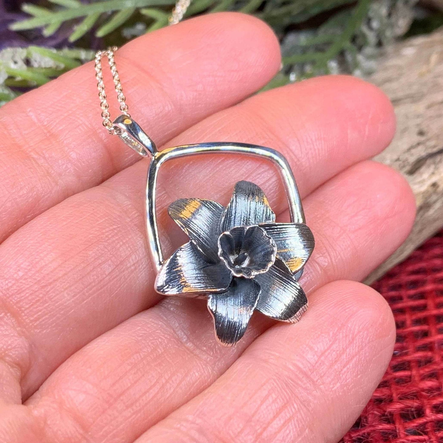 Snowdonia Daffodil Necklace - 18
