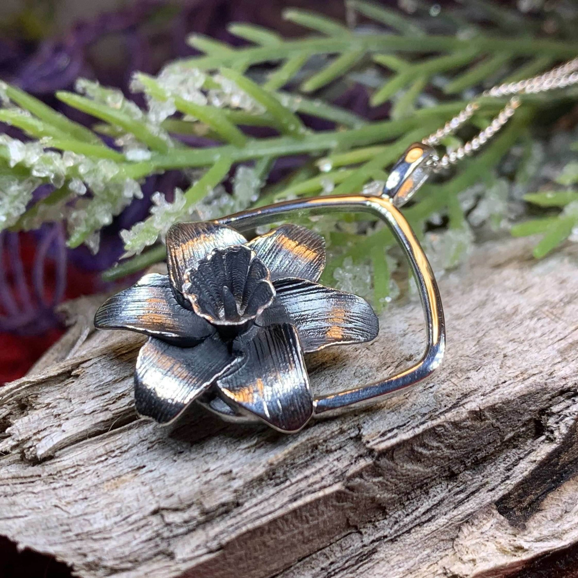 Snowdonia Daffodil Necklace - 18