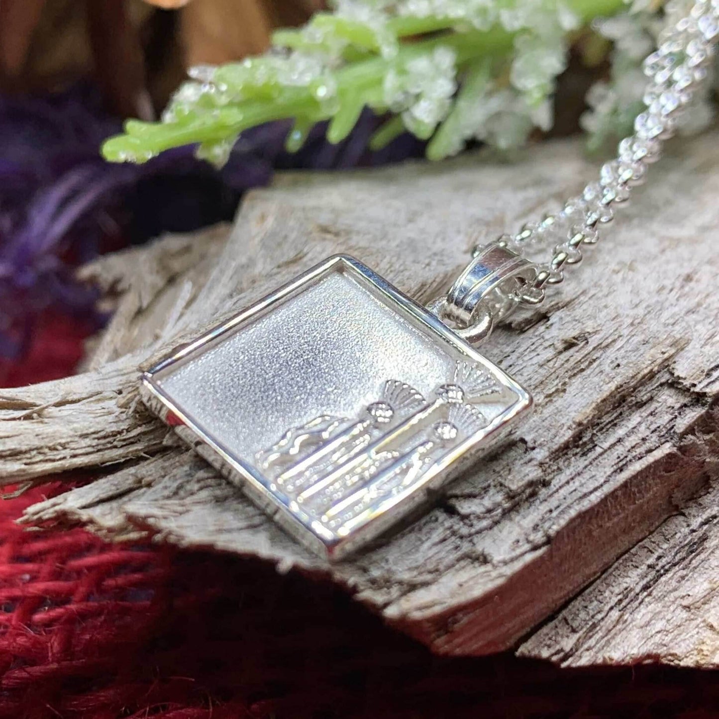 Tarbet Thistle Necklace - 18